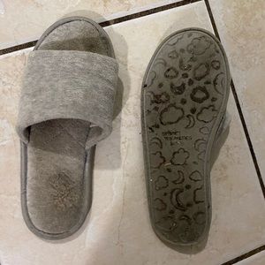 Well Worn House Slippers/ With odor